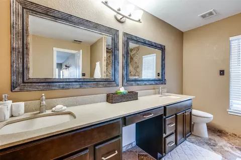 Bath - 2811 Custer Dr, Corinth, TX 76210 photo 1 of 3