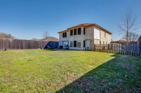 Exterior - 2811 Custer Dr, Corinth, TX 76210 photo 2 of 3