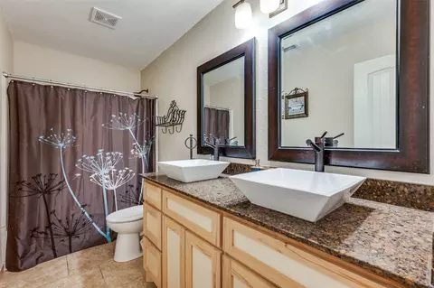 Bath - 2811 Custer Dr, Corinth, TX 76210 photo 3 of 3