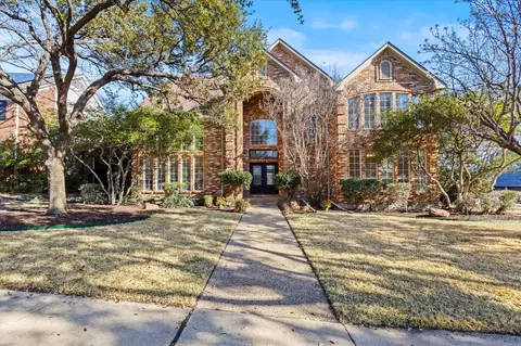 2205 Creekside Cir N, Irving, TX 75063