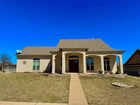 120 Camelot St, Glen Rose, TX 76043