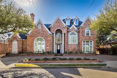 4607 Briar Oaks Cir, Dallas, TX 75287