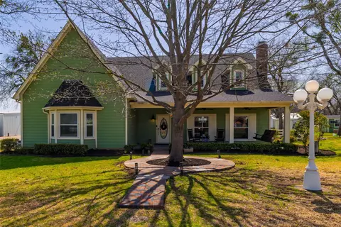 201 W 2nd St, Justin, TX 76247
