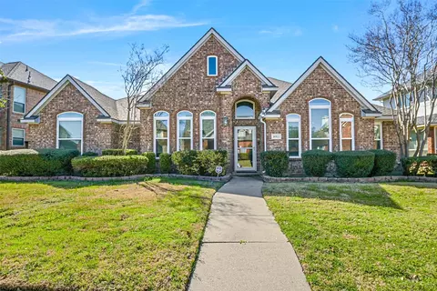 1013 Hunters Creek Dr, Carrollton, TX 75007