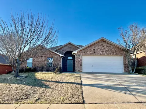 2436 Castle Pines Dr, Burleson, TX 76028