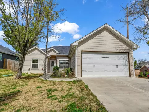 2206 Forest Hill Ln, Granbury, TX 76048