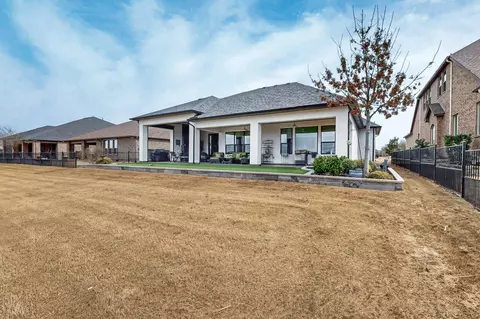 Exterior - 8616 Crestview Dr, Denton, TX 76207 photo 7 of 13