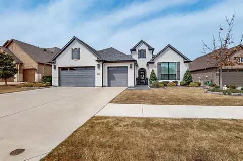8616 Crestview Dr, Denton, TX 76207