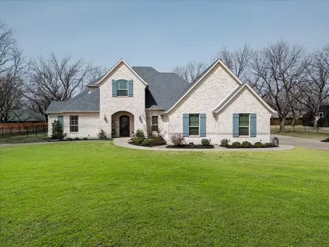 8021 W Landings Rd, Granbury, TX 76049