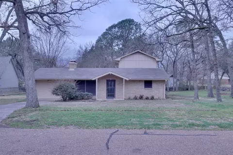 108 Crestwood Cir, Enchanted Oaks, TX 75156