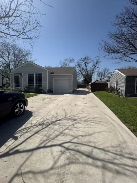 906 3rd St SW, Grand Prairie, TX 75051