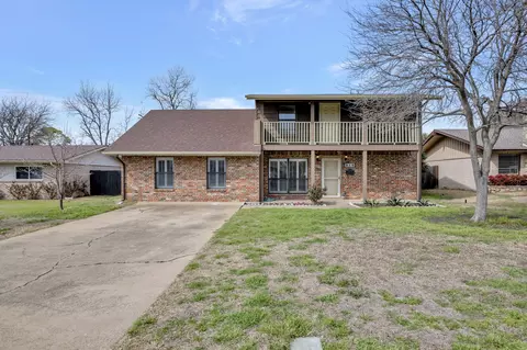 910 Prestwick Ln, Richardson, TX 75080