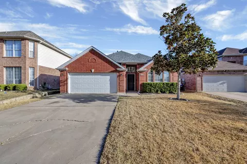4753 Parkmount Dr, Fort Worth, TX 76137
