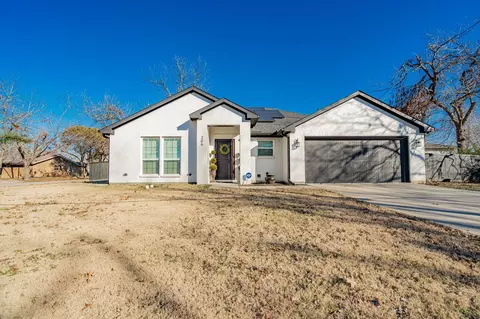 306 N Jefferson St, Kaufman, TX 75142