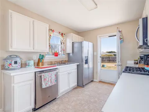 Kitchen - 207 E Hall Ct, Early, TX 76802 photo 1 of 2