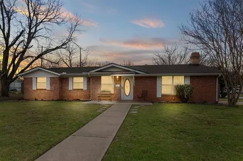 200 Jayellen Ave, Burleson, TX 76028