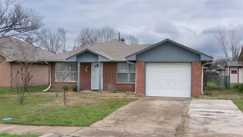 617 E Buffalo St, Forney, TX 75126