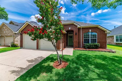 8717 Nairn St, Rowlett, TX 75089