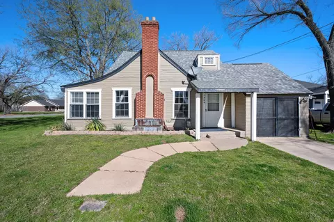 1304 E 4th Ave, Corsicana, TX 75110