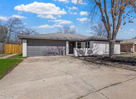 8425 Randy Dr, North Richland Hills, TX 76182
