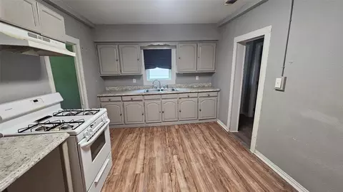 Entry Way - 409 E 7th St, Ferris, TX 75125 photo 1 of 1