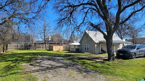 Exterior - 409 E 7th St, Ferris, TX 75125 photo 4 of 7