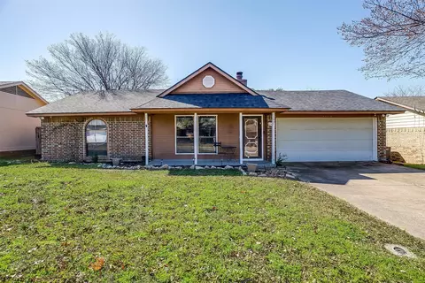 2420 Homewood Trl, Arlington, TX 76015