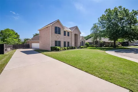 713 Cardinal Ct, Crowley, TX 76036