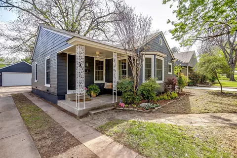 4017 Locke Ave, Fort Worth, TX 76107