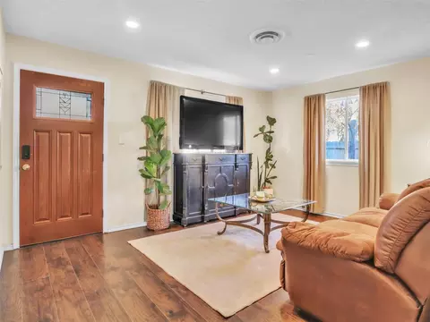 737 Thomas Ave, Hurst, TX 76053