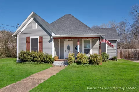 608 W 6th St, Bonham, TX 75418