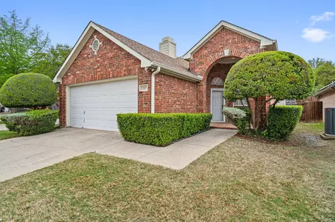 2317 Leafy Glen Ct, Bedford, TX 76022