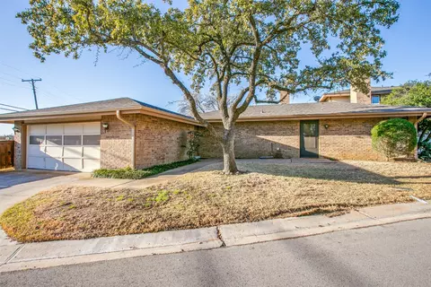 1 Morrow Dr, Bedford, TX 76021