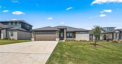 9925 Bridlewood Ln, Waco, TX 76708