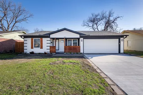 2826 Sanders Dr, Garland, TX 75042