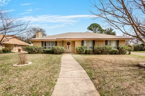 2306 Silver Horn Ct, Grand Prairie, TX 75050