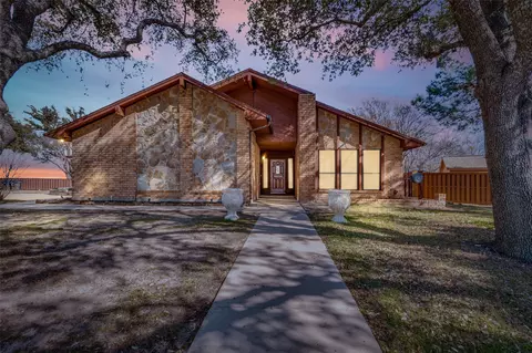 8828 Glen Hollow Dr, Fort Worth, TX 76179