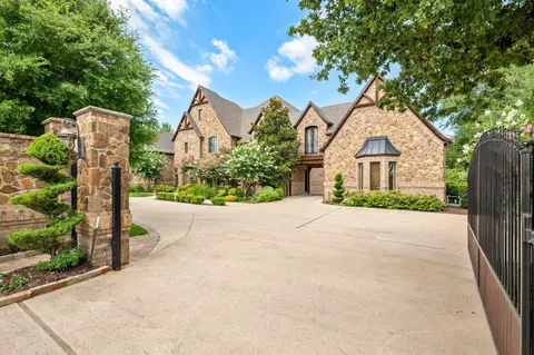 2280 N Peytonville Ave, Southlake, TX 76092