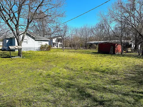 Exterior - 405 E Grayson St, Leonard, TX 75452 photo 10 of 10