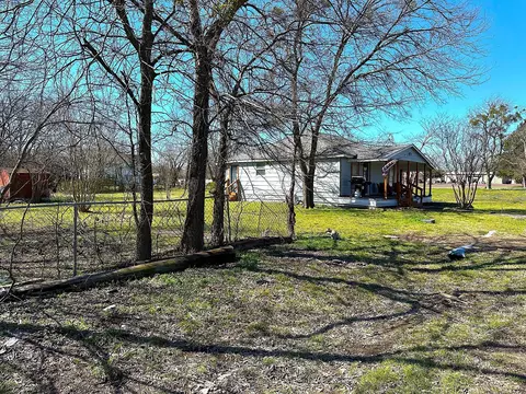 Exterior - 405 E Grayson St, Leonard, TX 75452 photo 7 of 10