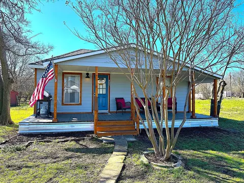 Exterior - 405 E Grayson St, Leonard, TX 75452 photo 6 of 10