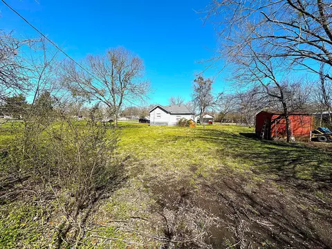 Exterior - 405 E Grayson St, Leonard, TX 75452 photo 8 of 10