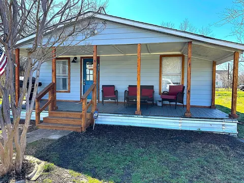 Exterior - 405 E Grayson St, Leonard, TX 75452 photo 5 of 10