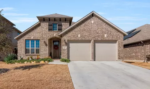 6145 Cobbetts Pond Ln, Fort Worth, TX 76179