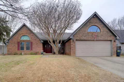 2505 Mountainview Dr, Corinth, TX 76210