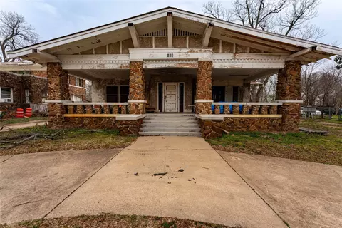 621 S Main St, Paris, TX 75460