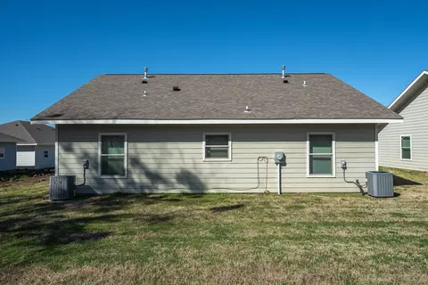 Exterior - 703 Maple St, Commerce, TX 75428 photo 10 of 11
