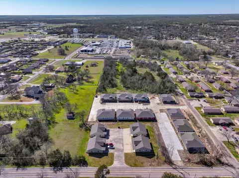 View/Area - 703 Maple St, Commerce, TX 75428 photo 3 of 8