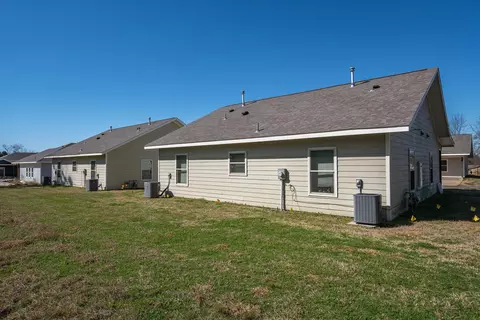 Exterior - 703 Maple St, Commerce, TX 75428 photo 11 of 11