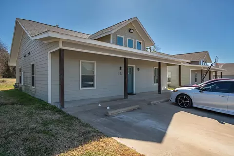 Exterior - 703 Maple St, Commerce, TX 75428 photo 8 of 11